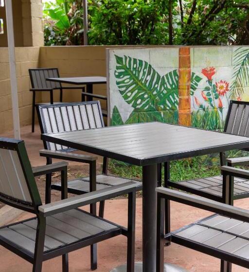 Dutchess Hotel And Restaurant