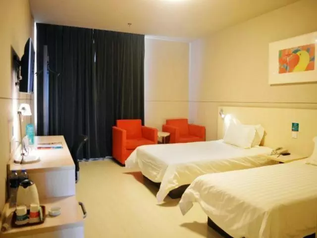 Hotelli Jinjiang Inn Shijiazhuang Railway Station West Square Branch