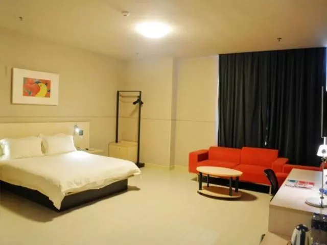 Hotelli Jinjiang Inn Shijiazhuang Railway Station West Square Branch