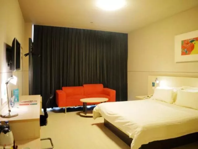 Hotelli Jinjiang Inn Shijiazhuang Railway Station West Square Branch