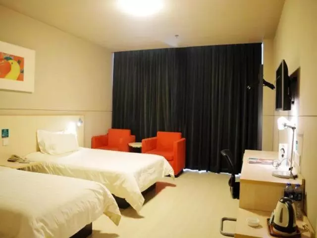 Hotelli Jinjiang Inn Shijiazhuang Railway Station West Square Branch