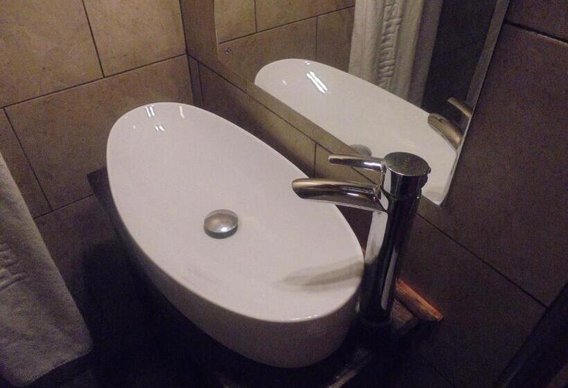 هتل Parklands Shade