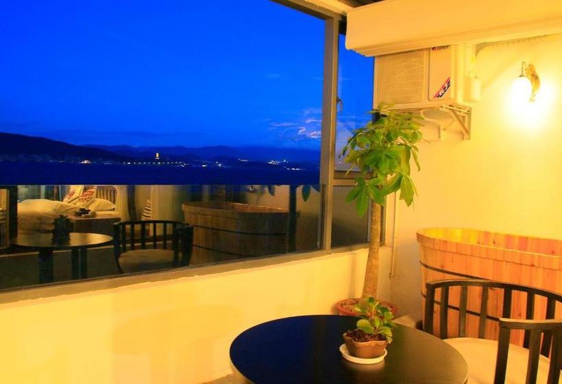 호텔 The Corner Seaview