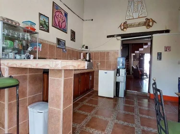ベッドアンドブレックファースト Hostal Ruinas De San Sebastián