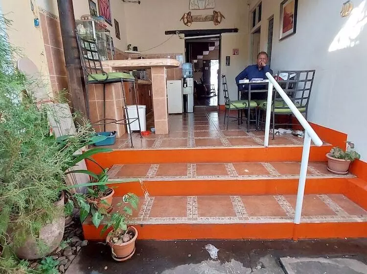 ベッドアンドブレックファースト Hostal Ruinas De San Sebastián