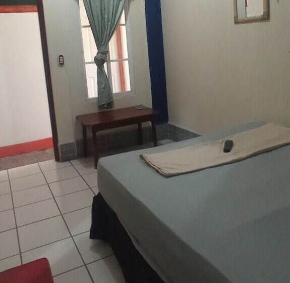 تختخواب و صبحانه Hostal Ruinas De San Sebastián