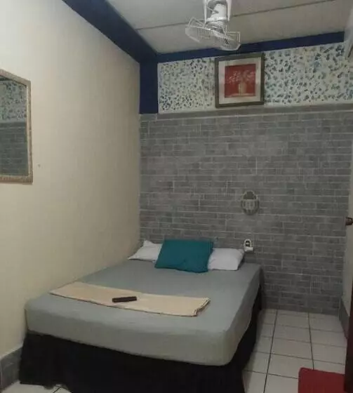 ベッドアンドブレックファースト Hostal Ruinas De San Sebastián