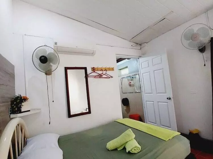 ベッドアンドブレックファースト Hostal Ruinas De San Sebastián