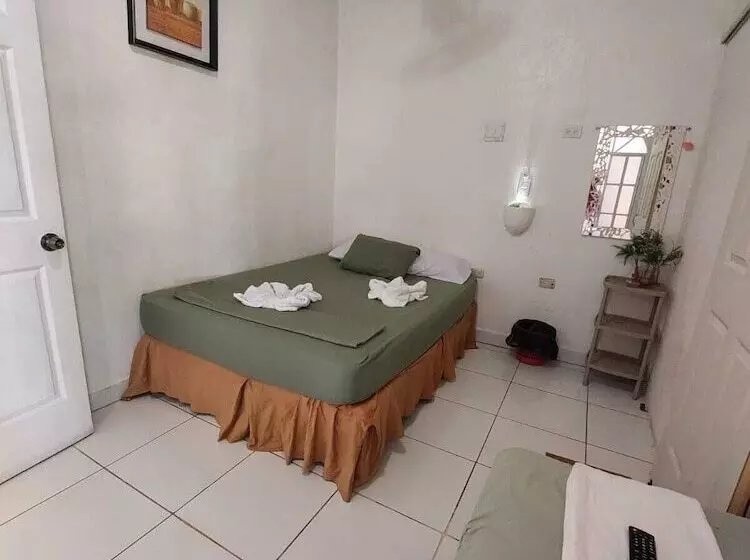 ベッドアンドブレックファースト Hostal Ruinas De San Sebastián