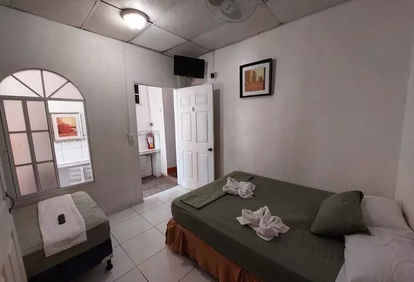 ベッドアンドブレックファースト Hostal Ruinas De San Sebastián