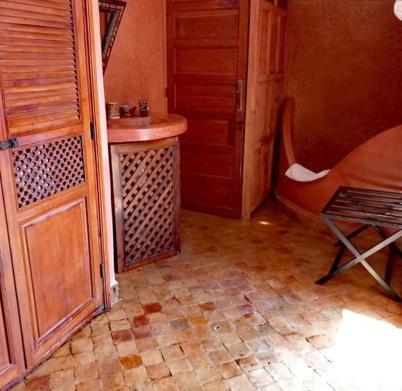 تختخواب و صبحانه Les Bains De Fez Tara