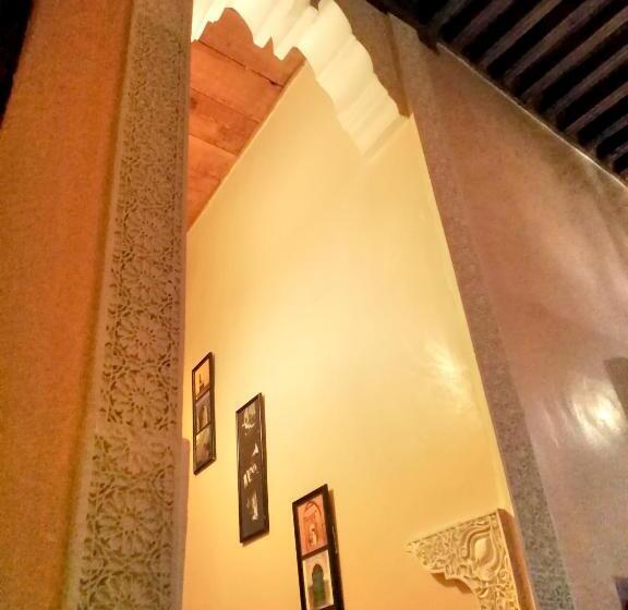 تختخواب و صبحانه Les Bains De Fez Tara