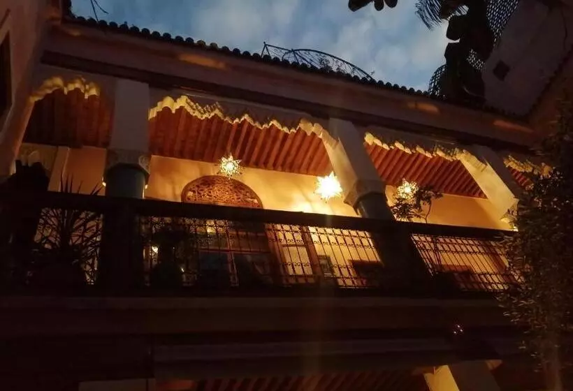 تختخواب و صبحانه Les Bains De Fez Tara