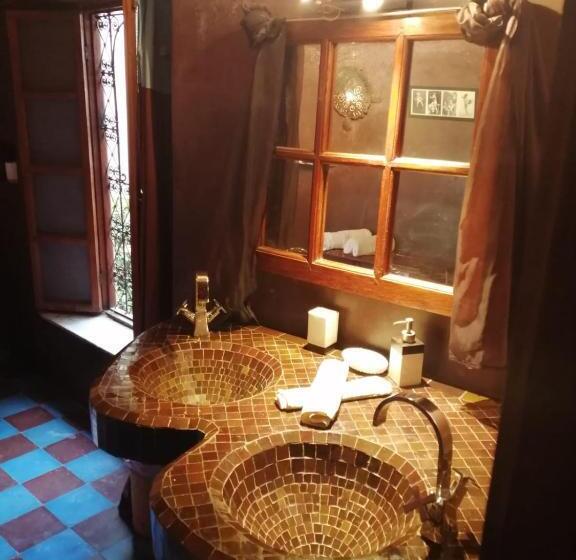 تختخواب و صبحانه Les Bains De Fez Tara