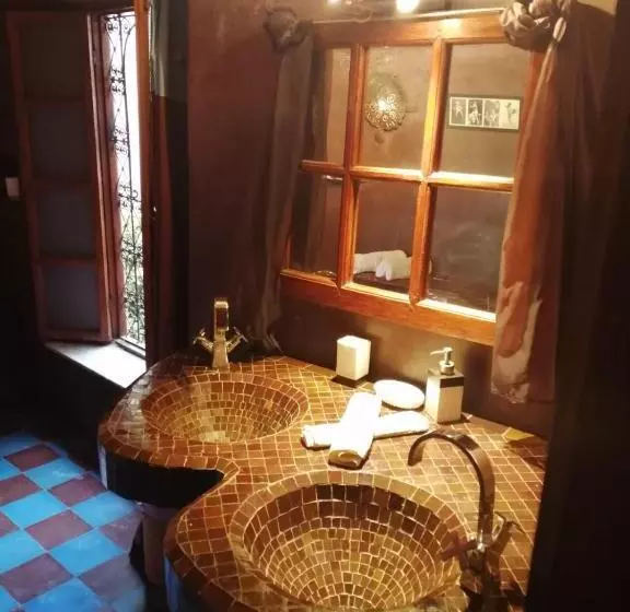 تختخواب و صبحانه Les Bains De Fez Tara