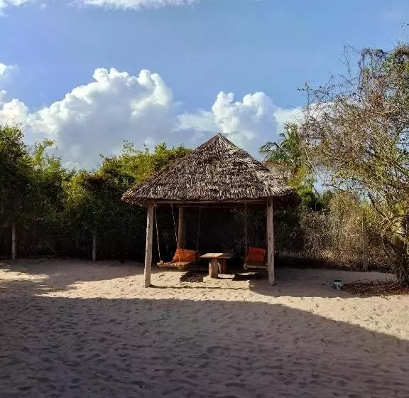 تختخواب و صبحانه Mida Creek Eco Camp