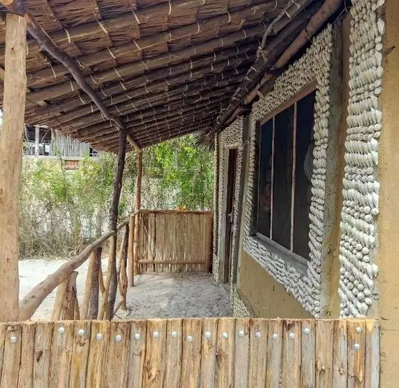 تختخواب و صبحانه Mida Creek Eco Camp