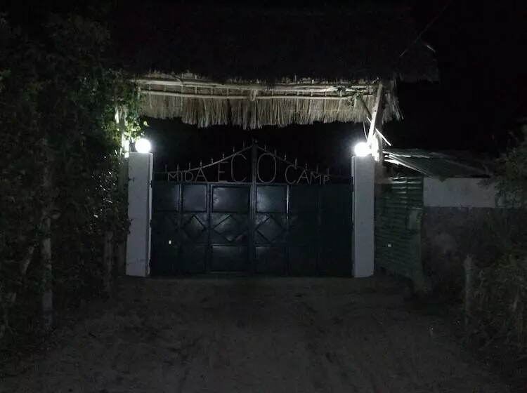 تختخواب و صبحانه Mida Creek Eco Camp