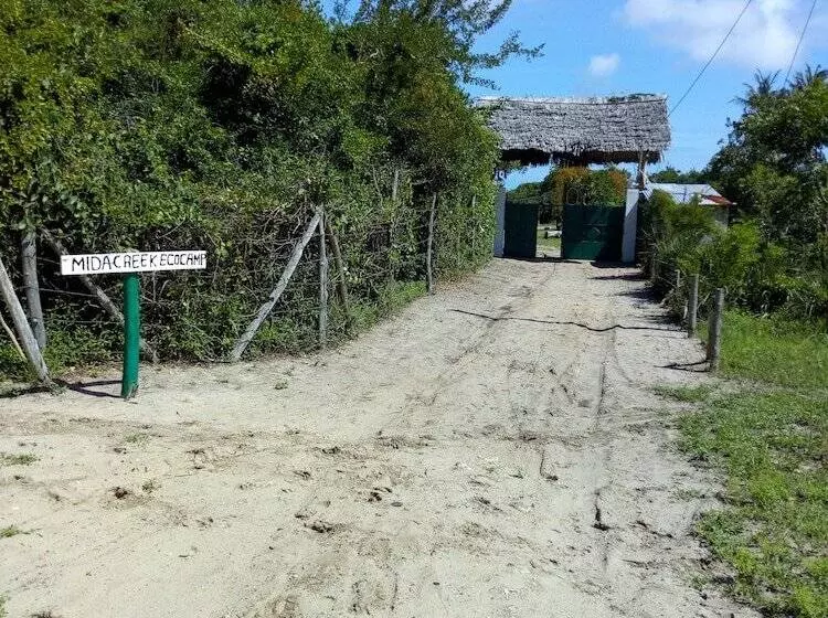 تختخواب و صبحانه Mida Creek Eco Camp