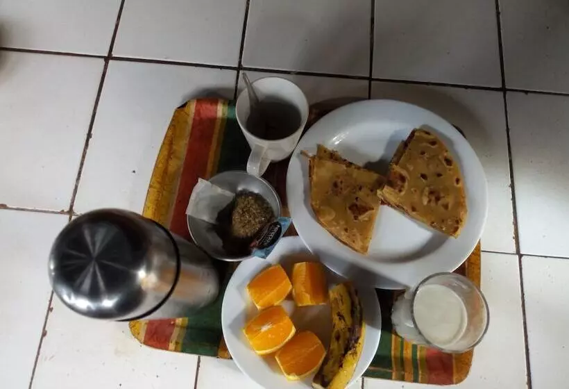 تختخواب و صبحانه Mida Creek Eco Camp