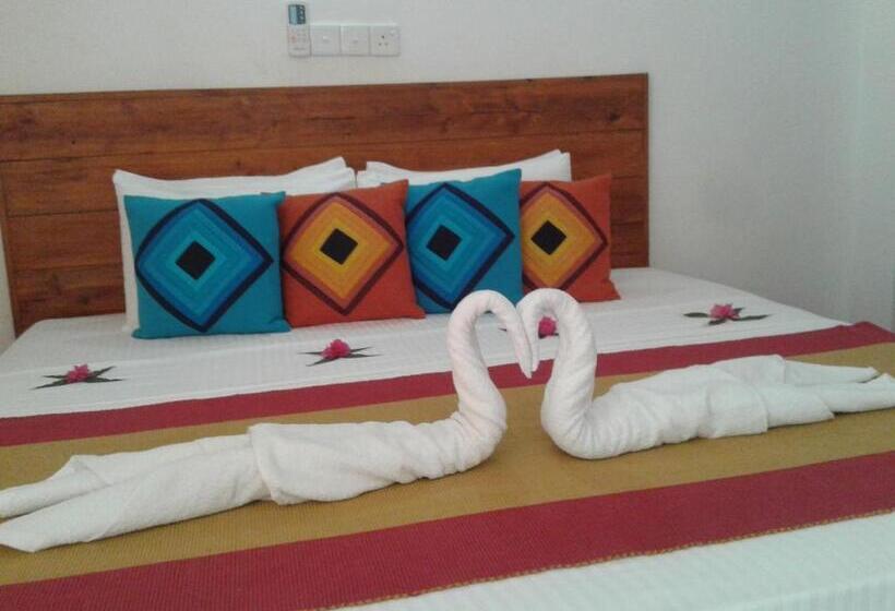 ベッドアンドブレックファースト Wild Hut Habarana