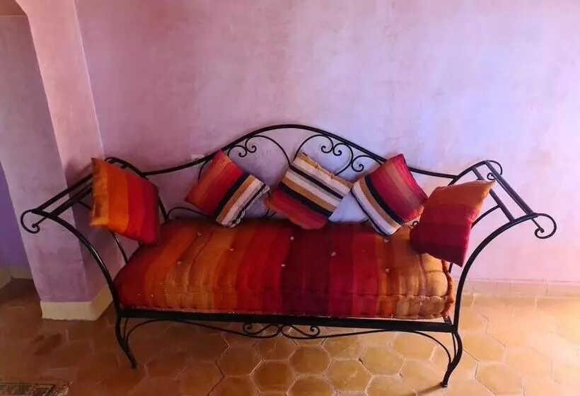 تختخواب و صبحانه Chez Laila