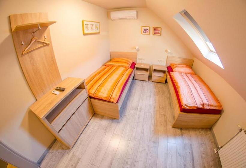 민박 Kolibri Panzió