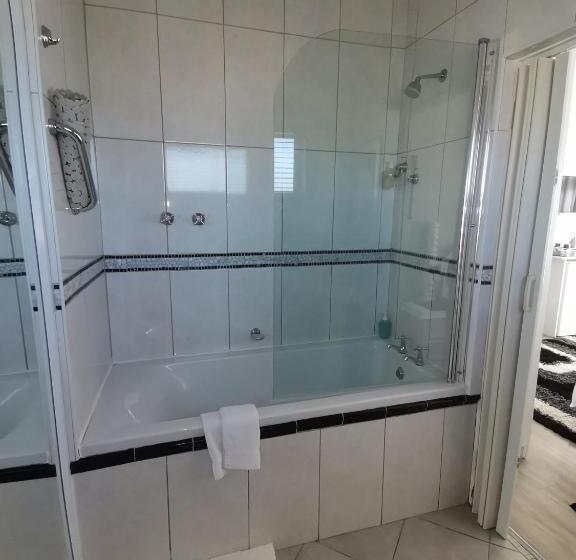 مبيت وإفطار On The Rocks Guesthouse