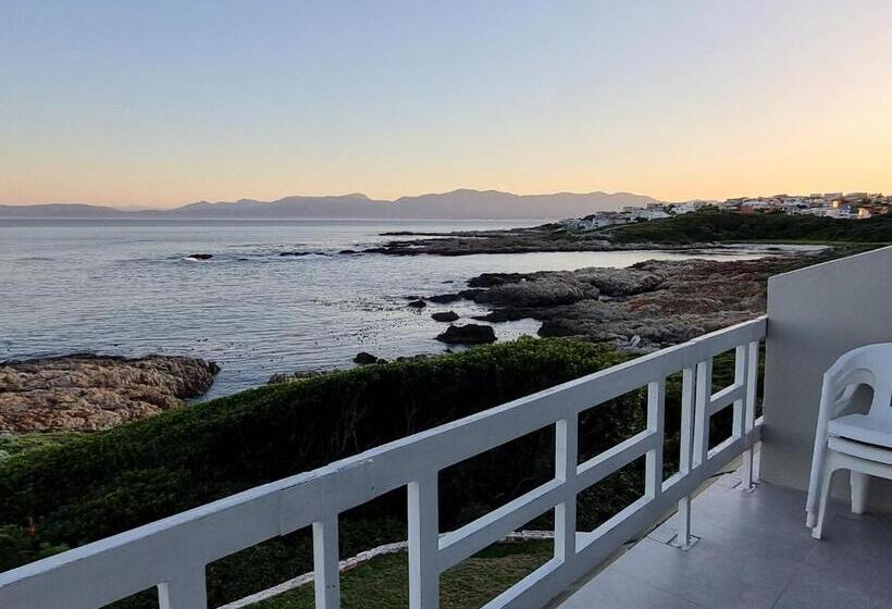 مبيت وإفطار On The Rocks Guesthouse