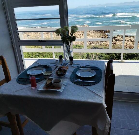 مبيت وإفطار On The Rocks Guesthouse