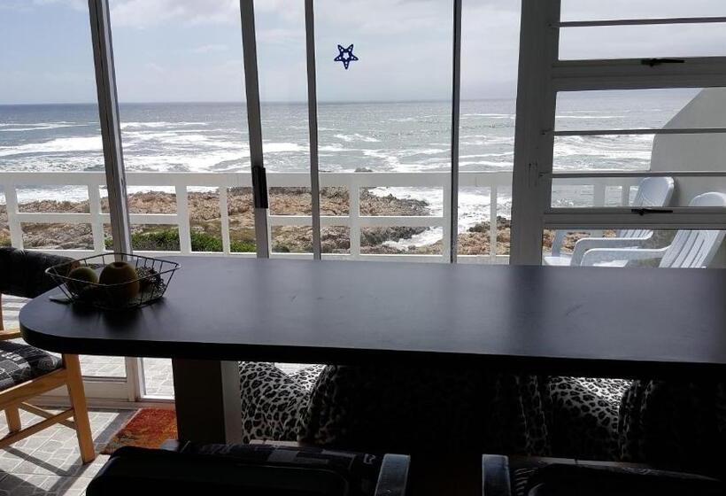 مبيت وإفطار On The Rocks Guesthouse