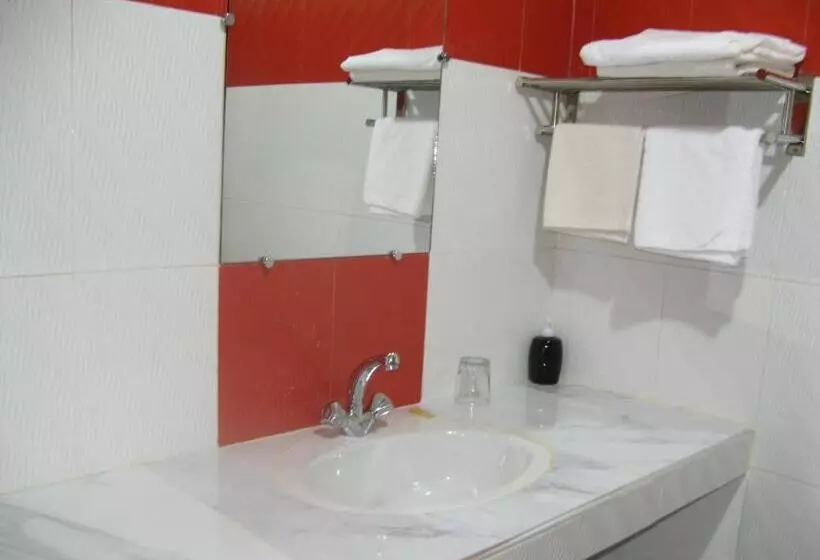 هتل Auberge Tinit