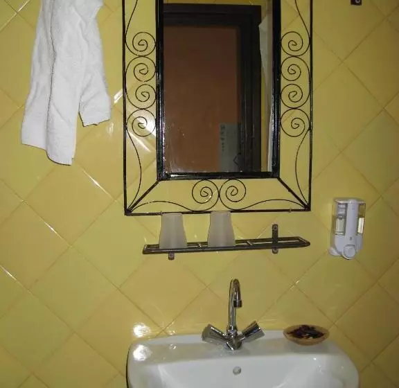 هتل Auberge Tinit