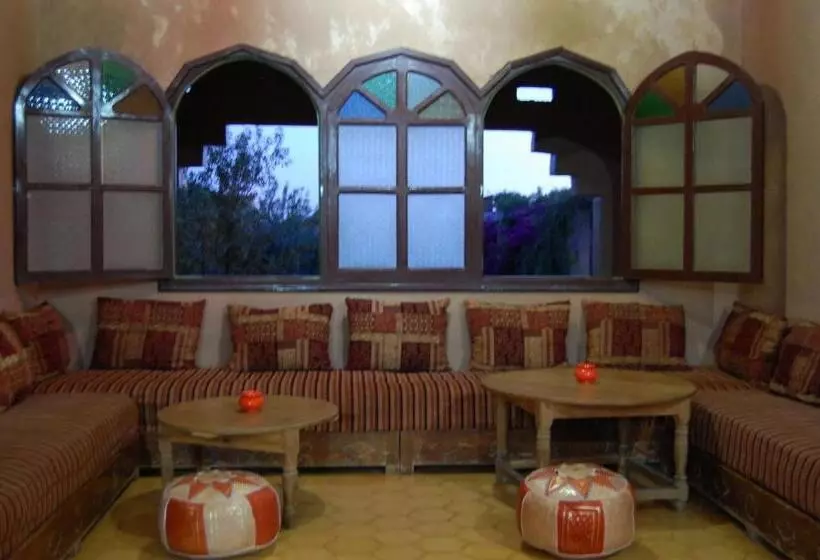 هتل Auberge Tinit