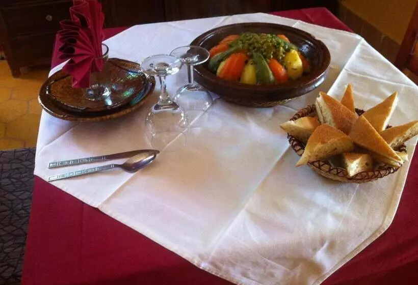 هتل Auberge Tinit