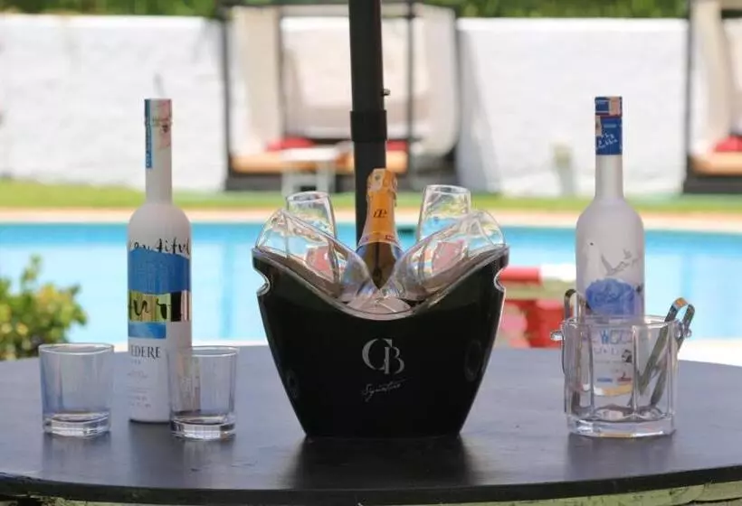 هتل Hôtel Mandy