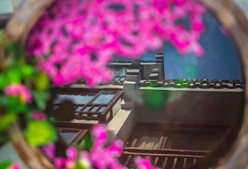 Hotelli Secret Courtyard Resort