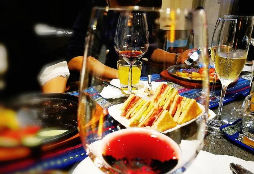 Hotelli Secret Courtyard Resort