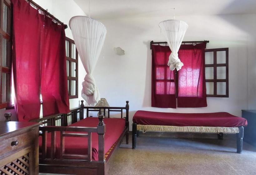 استراحتگاه Karibuni Hotel & Villas
