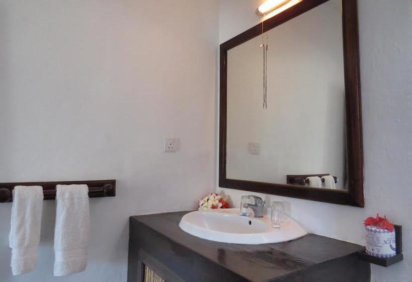 استراحتگاه Karibuni Hotel & Villas