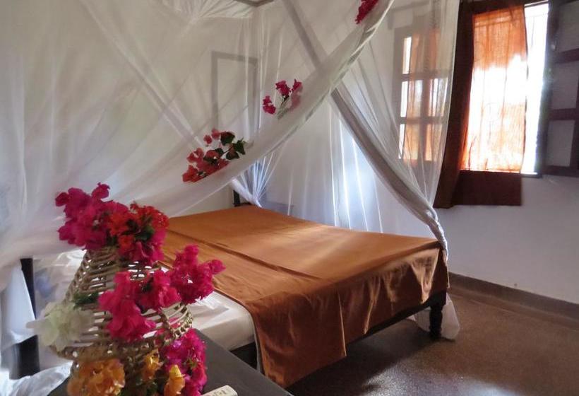 استراحتگاه Karibuni Hotel & Villas