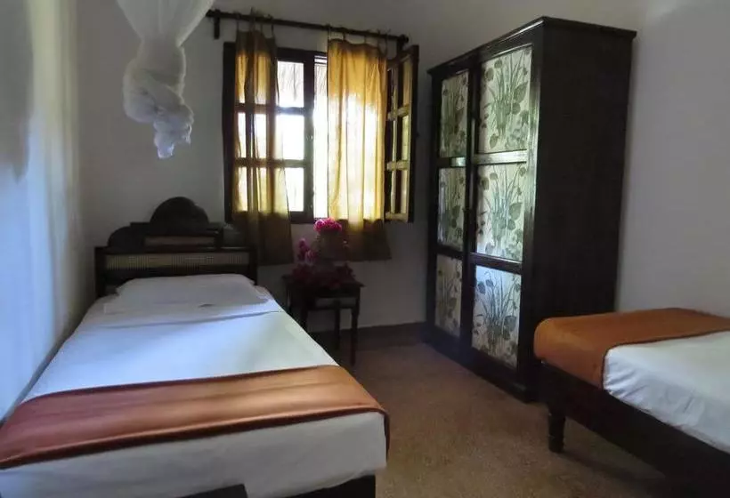 استراحتگاه Karibuni Hotel & Villas