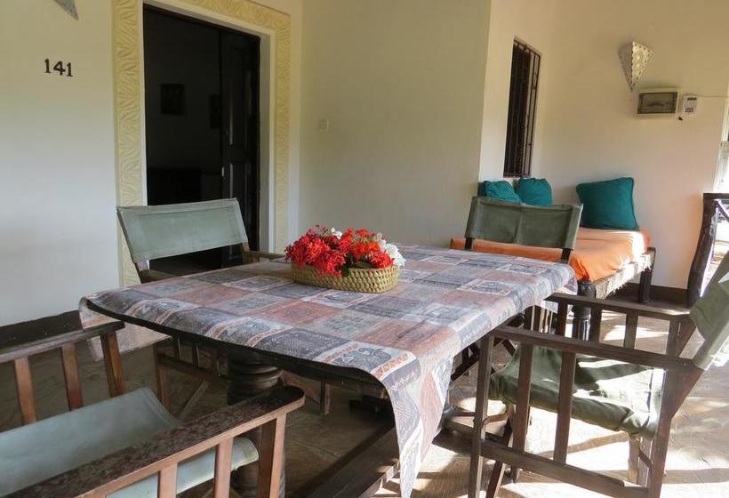 استراحتگاه Karibuni Hotel & Villas