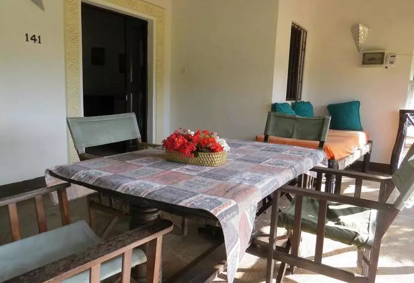 استراحتگاه Karibuni Hotel & Villas