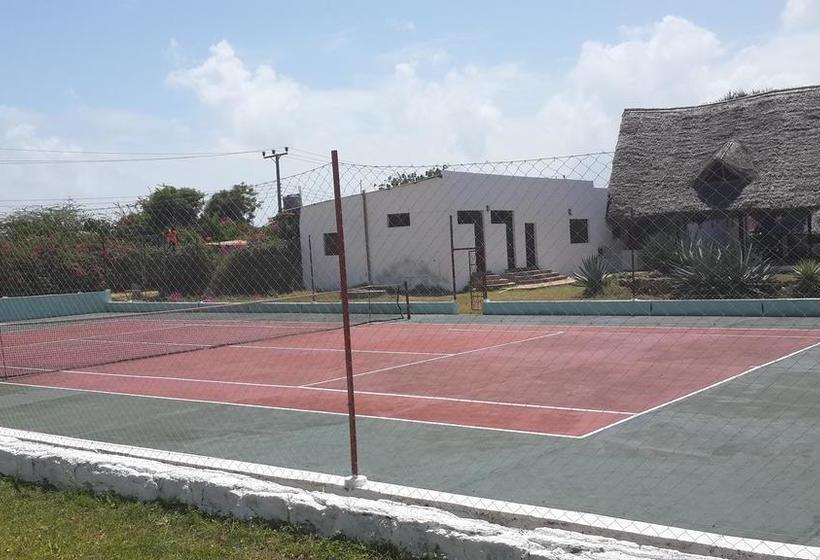 استراحتگاه Karibuni Hotel & Villas