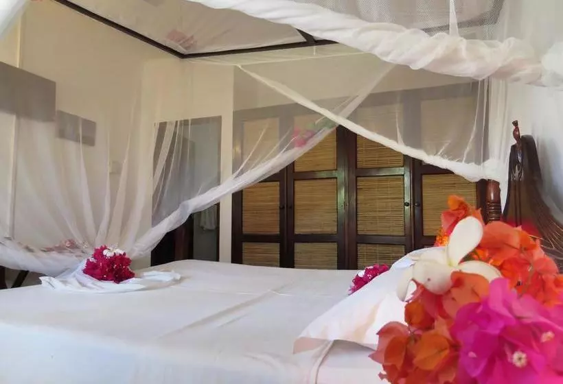 استراحتگاه Karibuni Hotel & Villas