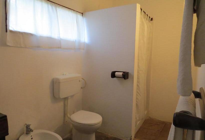 استراحتگاه Karibuni Hotel & Villas