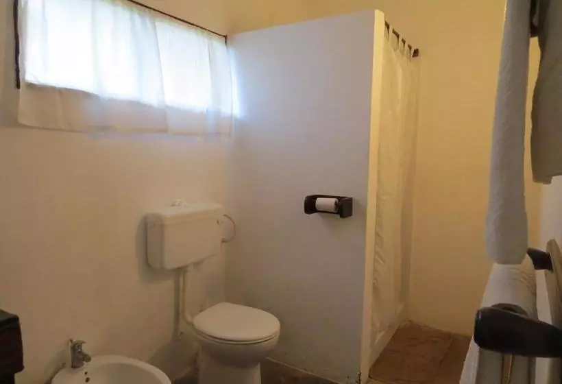 استراحتگاه Karibuni Hotel & Villas