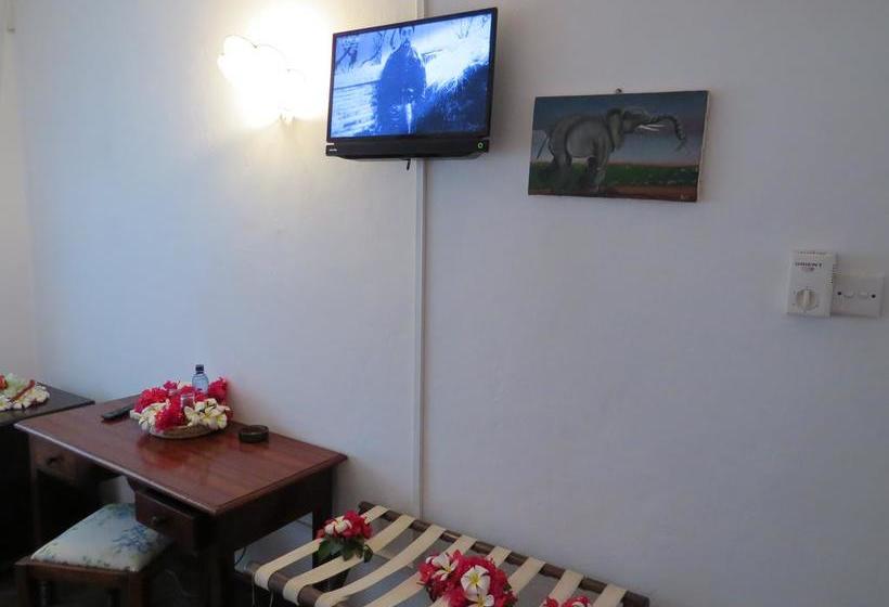 استراحتگاه Karibuni Hotel & Villas