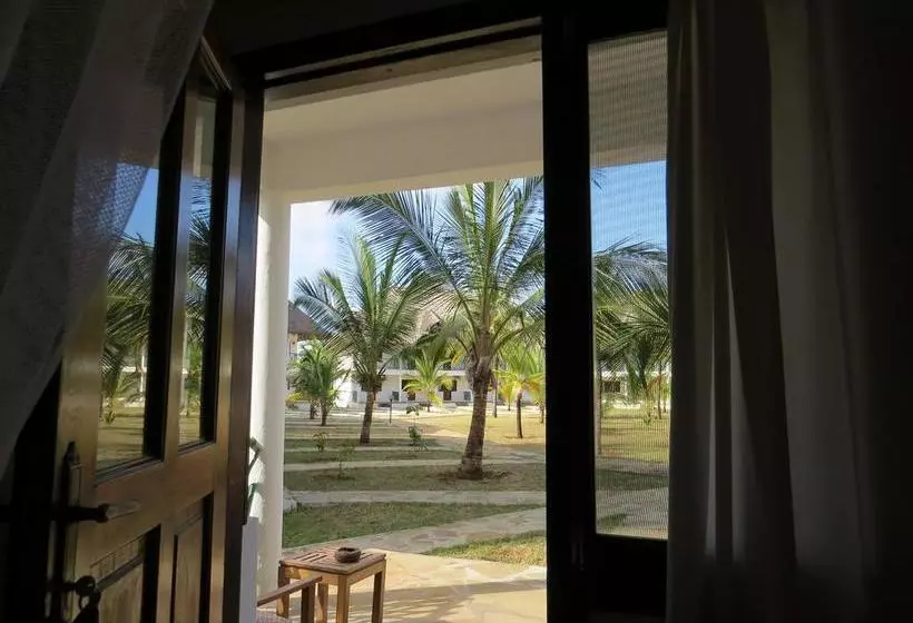 استراحتگاه Karibuni Hotel & Villas